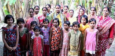 Image of a village group in India that Yoga Gives Back helps